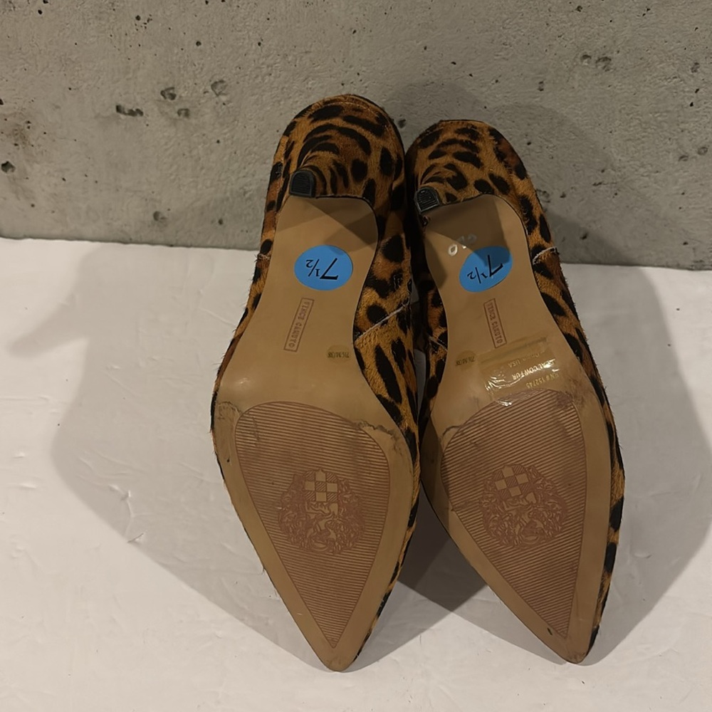 Vince Camuto Nandi 2 Calf Hair Leopard Print Pointed Toe Booties - Size 7.5 - Picture 10 of 10
